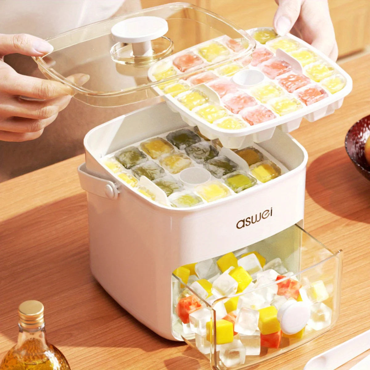 Ice Cube Maker with Easy-Press Lid