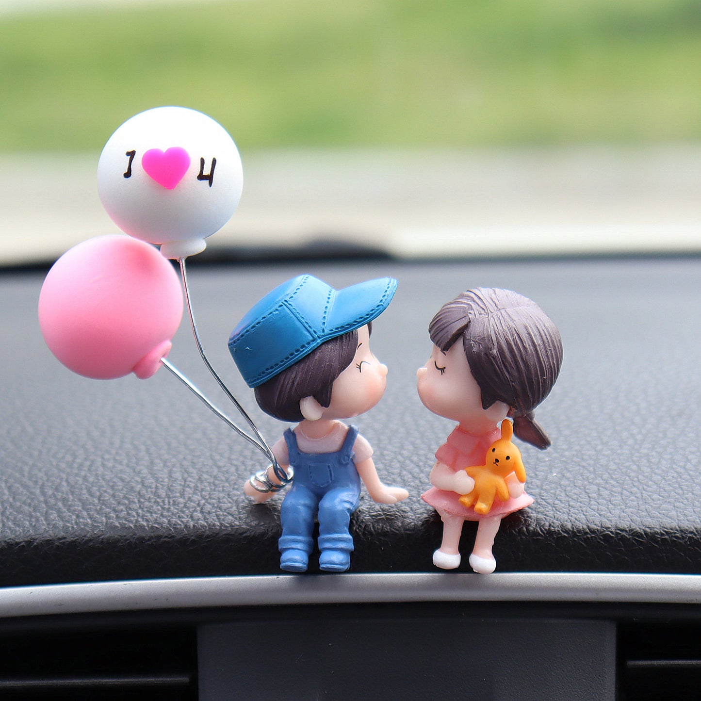 Cartoon Resin Couples Figurine Cute Lovers Balloon Ornament for Car Dashboard;Office Desktop;Home Decor