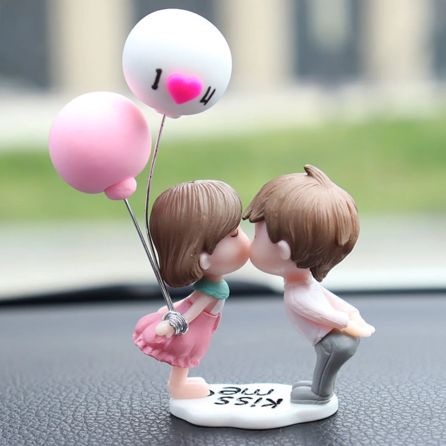 Cartoon Resin Couples Figurine Cute Lovers Balloon Ornament for Car Dashboard;Office Desktop;Home Decor