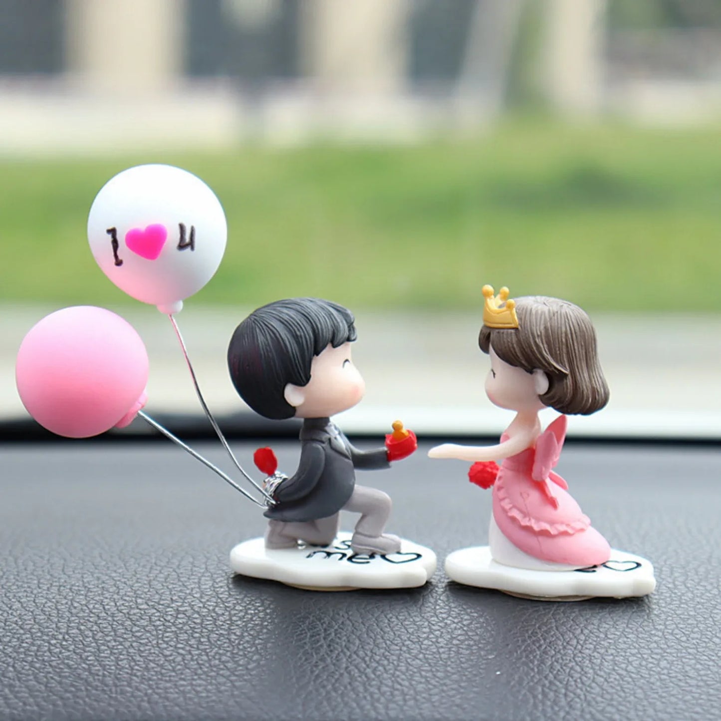 Cartoon Resin Couples Figurine Cute Lovers Balloon Ornament for Car Dashboard;Office Desktop;Home Decor